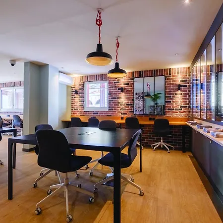 Student Factory Apartment *