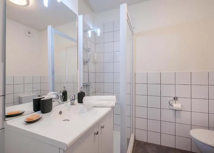 Apartman Student Factory