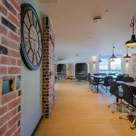 Student Factory Apartment *