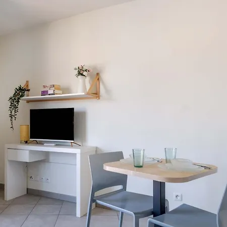 Student Factory Apartment *